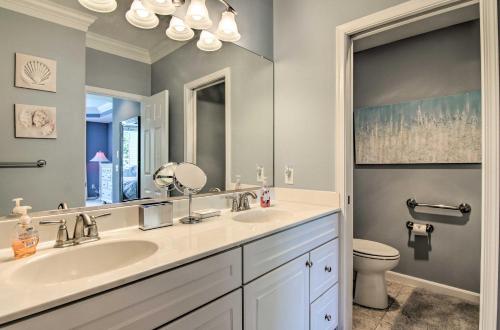 Koupelna v ubytování Resort-Style Selbyville Home 4 Mi to Beaches!