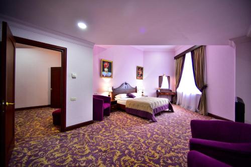 Postel nebo postele na pokoji v ubytování METROPOL HOTEL Yerevan