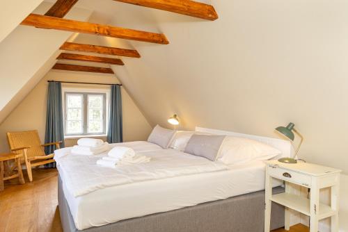 Postel nebo postele na pokoji v ubytování Hanjes Kapitänshaus