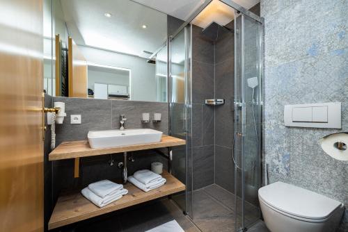 Salle de bains dans l'établissement Michis Aparthotel