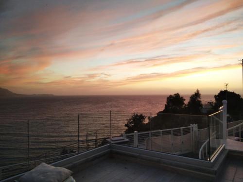 a view of the ocean at sunset at Manu's House Villetta Indipendente in Monte di Procida