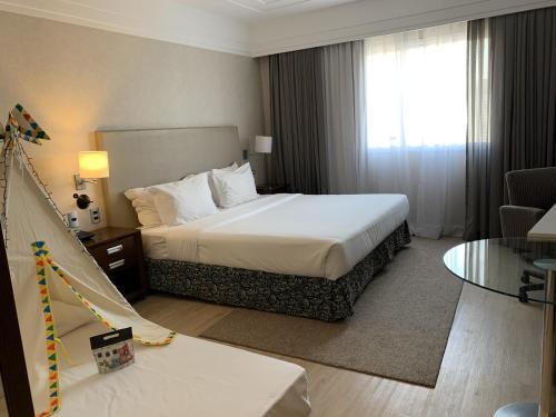 Postel nebo postele na pokoji v ubytování Radisson Alphaville