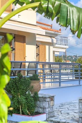 Ein Balkon oder eine Terrasse in der Unterkunft Eleni Suites Methoni