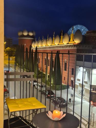 a table with a bowl of oranges on a balcony at Apartamentos enfrente del Museo Dalí - Serena Stays in Figueres