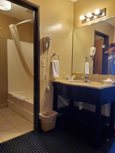 VICTORIAN INN – Photos 2