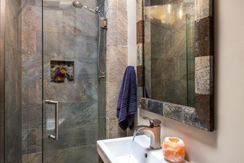 Koupelna v ubytování Bobcat Inn