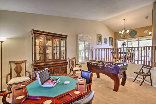 Gambar di galeri bagi Boat Dock and Pool Lakefront Glendale Getaway! di Peoria