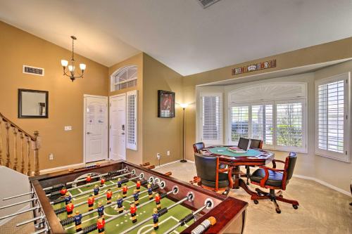 Gambar di galeri bagi Boat Dock and Pool Lakefront Glendale Getaway! di Peoria