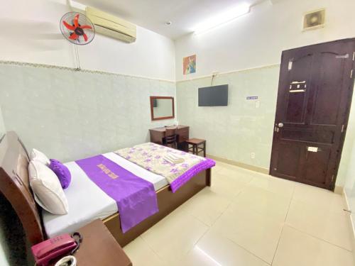 Televisyen dan/atau pusat hiburan di TRAN PHUNG HOTEL