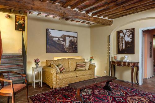 a living room with a couch and a table at Hotel Villa Volpi in Lucca