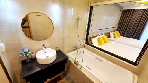 Koupelna v ubytování FLC Sea Tower Beachfront Quy Nhon Apartment