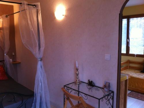 Ένα ή περισσότερα κρεβάτια σε δωμάτιο στο Chambre d'hôtes La Cavaille
