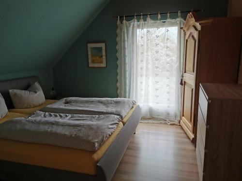 a bedroom with two beds and a window at Ferienwohnung Ostsee in Karby