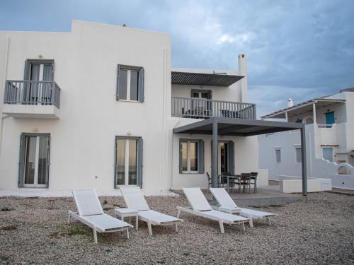Gallery image of Milos Waves Luxury Apartments in Pollonia