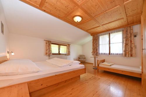 Кровать или кровати в номере Bauernhof Bilgeri