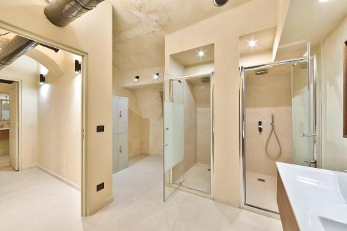 Vonios kambarys apgyvendinimo įstaigoje 135 - Urban Five Star Apartment in Center of Paris