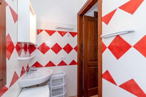 Ένα μπάνιο στο Casa sulla Scogliera Isola Rossa