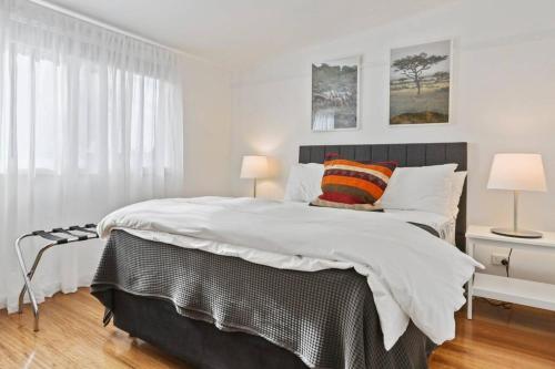 a bedroom with a large bed and two lamps at Canoon - 4 Bedroom Home in Eden