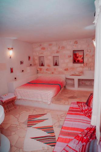 a bedroom with a bed in a room at Dar Ayed Tamezret in Tamezret