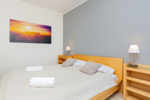 Postel nebo postele na pokoji v ubytování Apartamenty Bliska Praga by Noclegi Renters