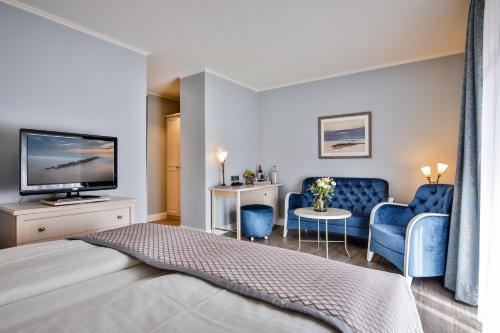Uma televisão e/ou sistema de entretenimento em Sylthotel Raffelhüschen Garni