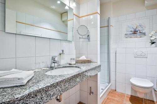 Uma casa de banho em Sylthotel Raffelhüschen Garni