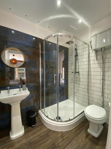 Vonios kambarys apgyvendinimo įstaigoje Royal Mile Romance by Heritage Of Scotland LLP