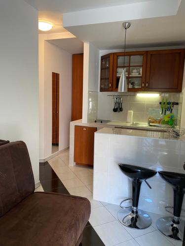 Kuchyň nebo kuchyňský kout v ubytování Sara Apartments Baska Voda