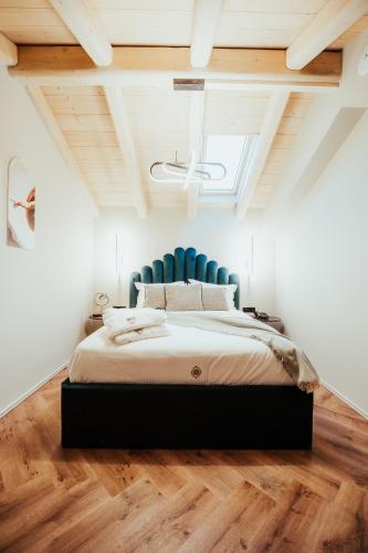 Postel nebo postele na pokoji v ubytování Espero Royal Stay