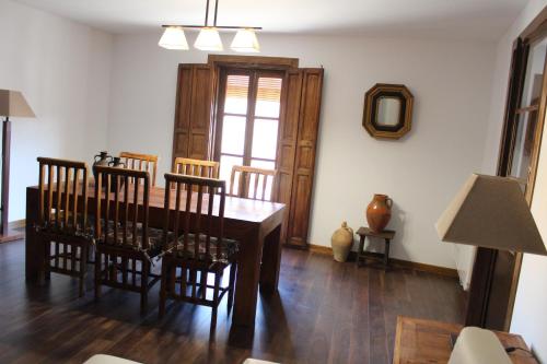 a dining room with a table and chairs at Apartamentos rurales 'Los Soportales' in Tendilla