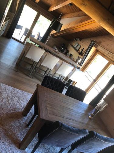 an overhead view of a wooden table and chairs at Herrenhaus Gut Neuruppersdorf in Timmendorfer Strand