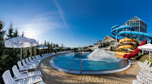 Πισίνα στο ή κοντά στο Hotel BUKOVINA
