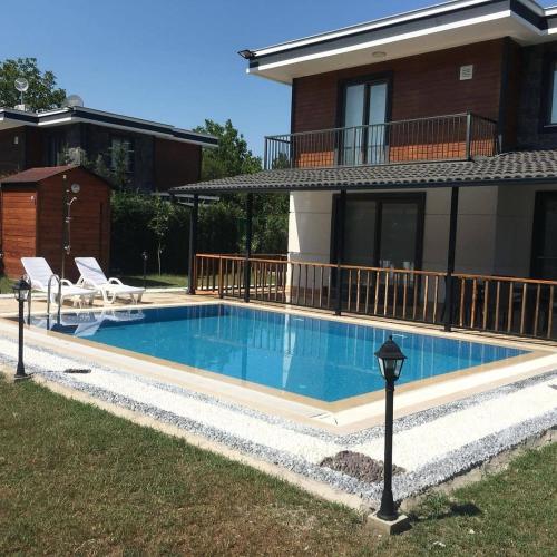 Bazén v ubytování Meral Resort nebo v jeho okolí