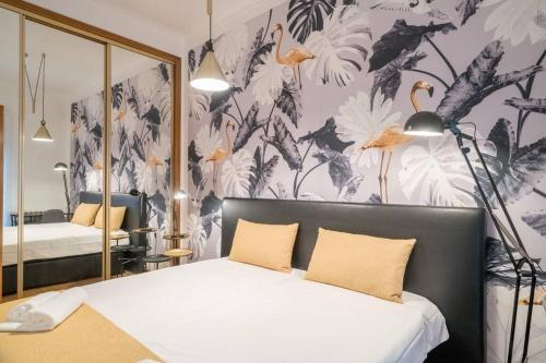 a bedroom with a bed and a flower wallpaper at Cosy Apartment Near the Center in Lisbon