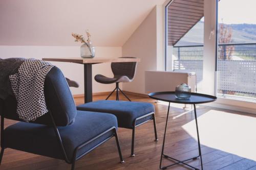 a living room with a chair and a table at Weingut Gehlen-Cornelius in Brauneberg