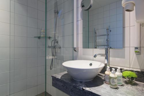 Ett badrum på Marstrands Havshotell