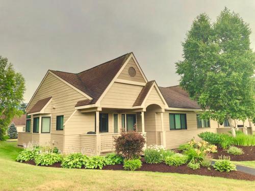a large house with a gambrel roof at G4 Modern home with AC within walking distance of golf course and Mt Washington Hotel in Carroll