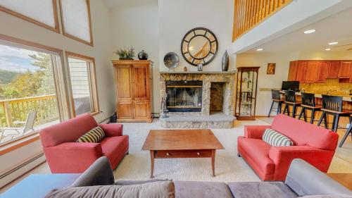 Gallery image of H5 Luxurious StoneHill Townhome with magnificent ski slopes view, hot tub! in Carroll