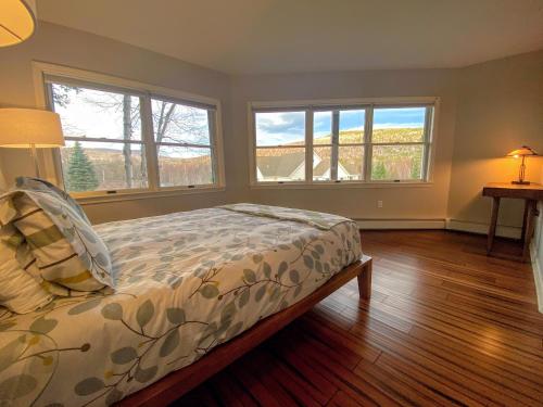 Gulta vai gultas numurā naktsmītnē E7 Sunny Bretton Woods private home next to the slopes of Bretton Woods Hot Tub, Wifi
