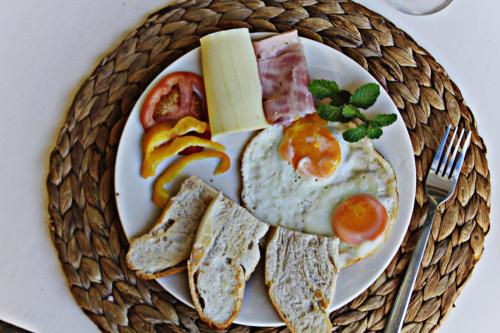 Jídlo v hotelu nebo okolí