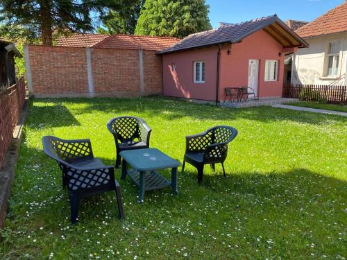 a group of chairs and a table in a yard at Studio Aleks 2 in Banja Koviljača