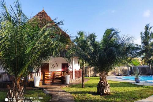 Gallery image of Dadida‘s Pool Cottage in Diani Beach