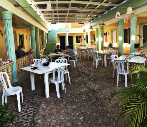 Majoituspaikan Hotel Pedernales Italia Republica Dominicana ravintola tai vastaava paikka