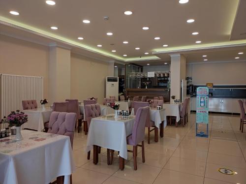 Restaurace v ubytování Magnaura House Hotel