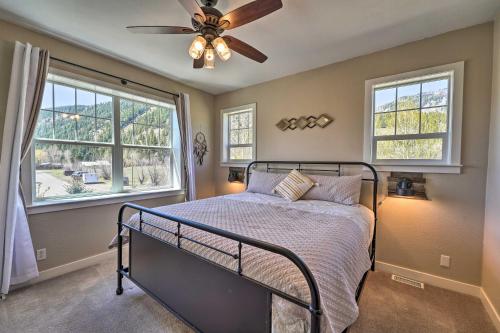 Ένα ή περισσότερα κρεβάτια σε δωμάτιο στο Year-Round Mountain Retreat Ski, Hike and Bike