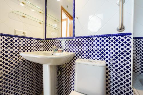 Bilik mandi di Apartamentos Pepe Mesa