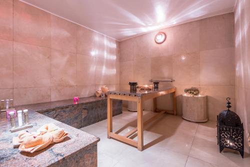Ванная комната в Hotel Rabat - A member of Barceló Hotel Group