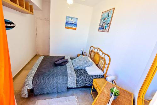 A bed or beds in a room at En Playa Apartamento con Balcón, Wifi