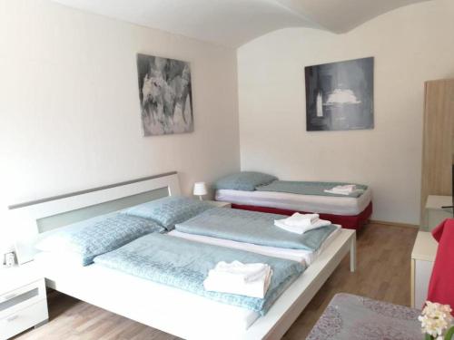 Postel nebo postele na pokoji v ubytování Apartmenthaus beim LKH Graz