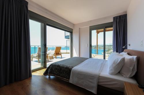 Ένα ή περισσότερα κρεβάτια σε δωμάτιο στο Gorgeous Eco Friendly Seaside Villa Nefeli
